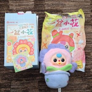 A Small Flower Plush Toy  Baby Three